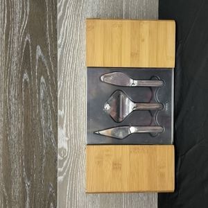 Metrokane bamboo cheese tray with gadgets